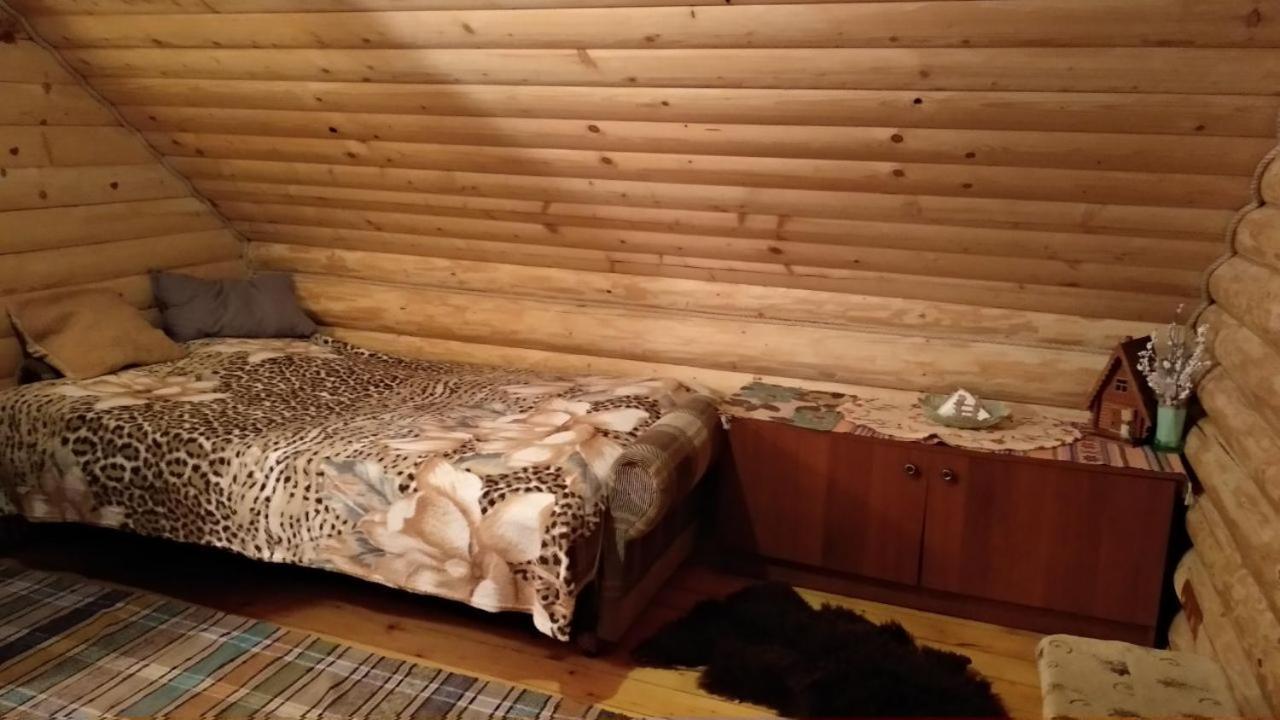 У Медовому Раю Villa Rostoka  Buitenkant foto