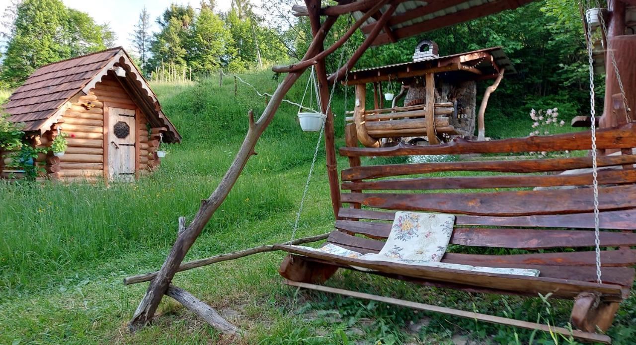 У Медовому Раю Villa Rostoka  Buitenkant foto