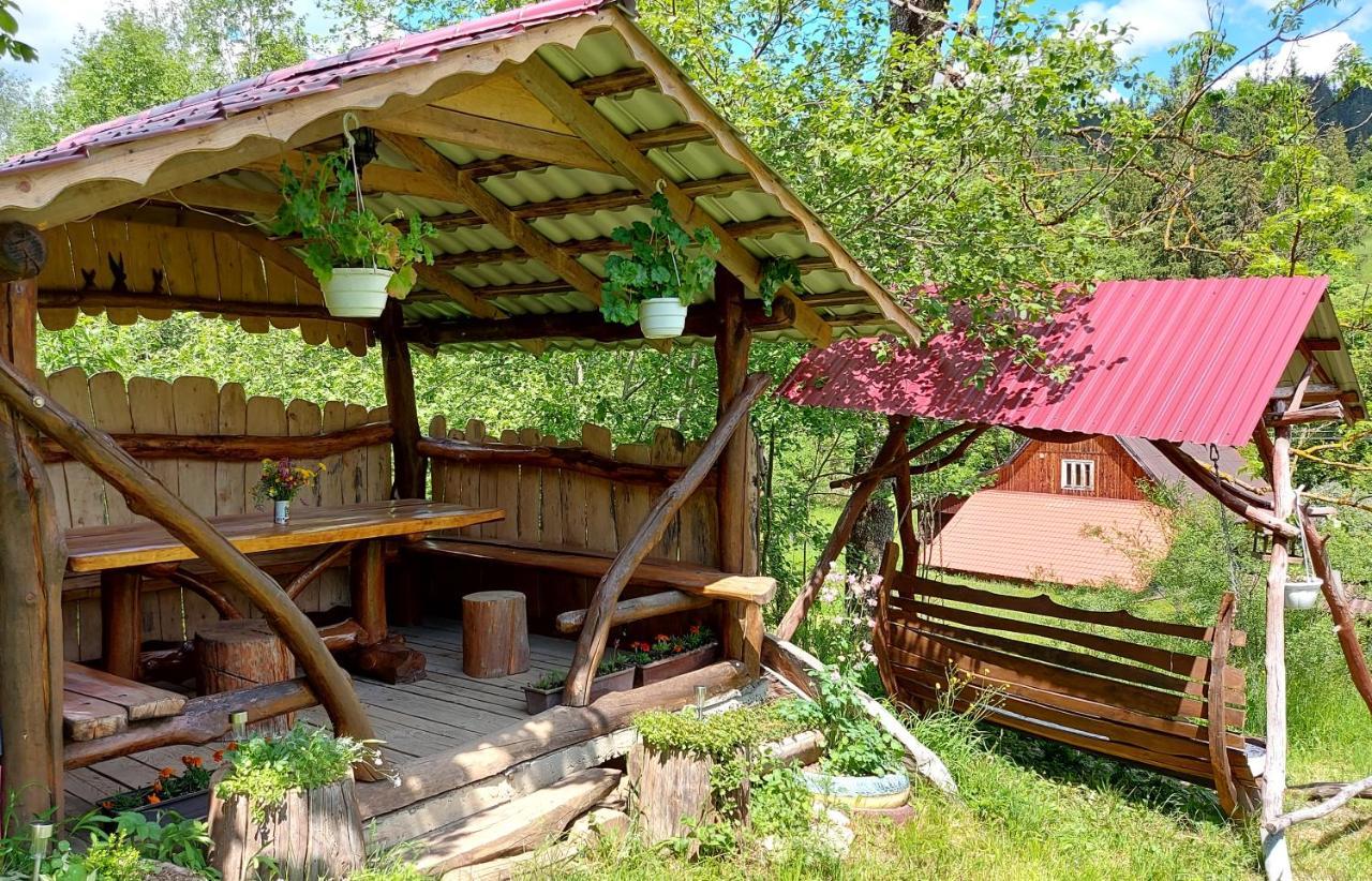 У Медовому Раю Villa Rostoka  Buitenkant foto