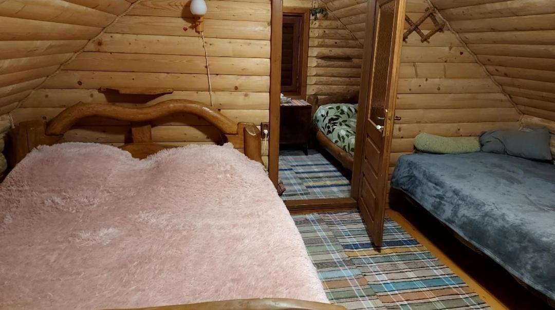 У Медовому Раю Villa Rostoka  Buitenkant foto